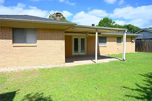 1352 Simpson Dr, Hurst, TX 76053 - Photo 5