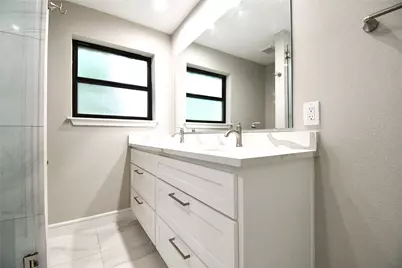 2641 Magnolia Drive, Irving, TX 75062 - Photo 13