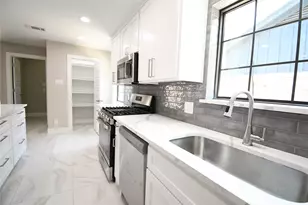 2641 Magnolia Dr, Irving, TX 75062 - Photo 3