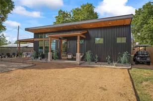 118 Bayside Cir, Gainesville, TX 76240 - Photo 1