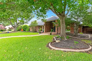 3921 Salem Ct, Plano, TX 75023 - Photo 3