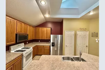 2815 Oak Crest Drive, Grand Prairie, TX 75052 - Photo 7