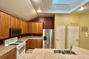 2815 Oak Crest Dr, Grand Prairie, TX 75052 - Photo 7