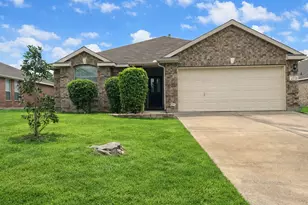 2815 Oak Crest Dr, Grand Prairie, TX 75052 - Photo 1