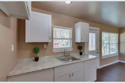 4330 Pensacola Court, Dallas, TX 75211 - Photo 7