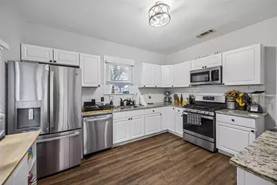 504 Featherston Street, Cleburne, TX 76033 - Photo 9