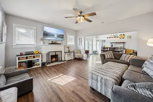 504 Featherston St, Cleburne, TX 76033 - Photo 5