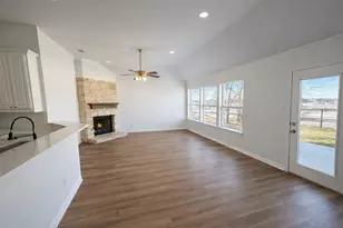 420 Woodlawn St, Krum, TX 76249 - Photo 7