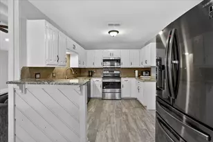 2010 Libby Ln, Grand Prairie, TX 75050 - Photo 13