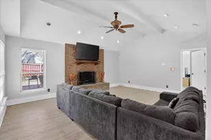 2010 Libby Ln, Grand Prairie, TX 75050 - Photo 5