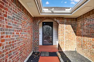 2010 Libby Ln, Grand Prairie, TX 75050 - Photo 3