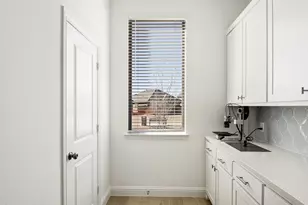 7039 Granbury Ln, Grand Prairie, TX 75054 - Photo 13