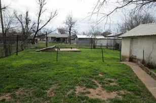 515 W McLain St, Seymour, TX 76380 - Photo 7