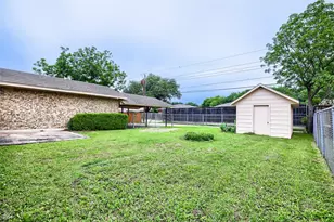 829 Poinsettia Dr, Lancaster, TX 75146 - Photo 25