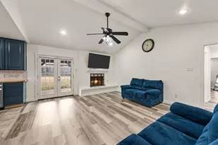 2204 Mountainview Dr, Hurst, TX 76054 - Photo 5