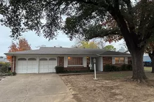 216 Bellvue Dr, Fort Worth, TX 76134 - Photo 1