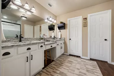 1917 Bentwater Parkway, Granbury, TX 76049 - Photo 17