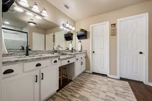 1917 Bentwater Pkwy, Granbury, TX 76049 - Photo 17