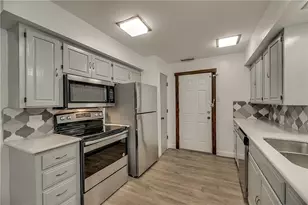 202 S Willomet Dr, Dallas, TX 75208 - Photo 3