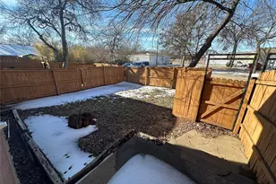 114 S Holly St, Sherman, TX 75092 - Photo 7