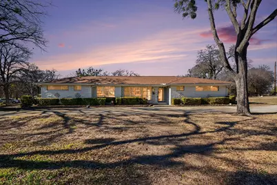 215 E Huitt Lane, Euless, TX 76040 - Photo 1