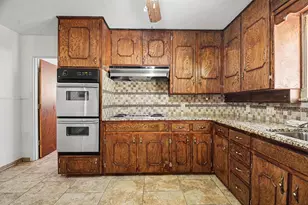 215 E Huitt Ln, Euless, TX 76040 - Photo 7