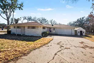 215 E Huitt Ln, Euless, TX 76040 - Photo 23