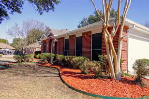 1045 Blueberry Ct, Crowley, TX 76036 - Photo 5