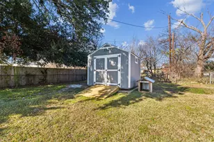 902 Turner St, Cleburne, TX 76033 - Photo 29