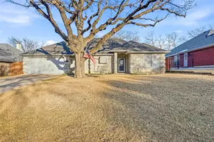 685 Cardinal Ridge Rd, Burleson, TX 76028 - Photo 1