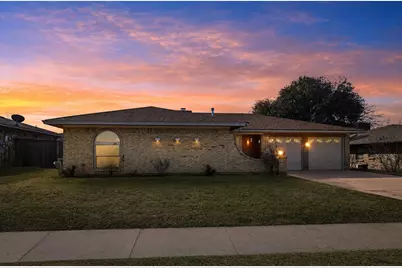 2106 Avalon Lane, Arlington, TX 76014 - Photo 1