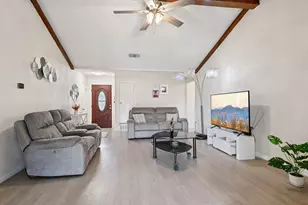 2106 Avalon Ln, Arlington, TX 76014 - Photo 3
