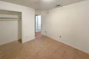 925 Manning St, Grand Prairie, TX 75051 - Photo 7