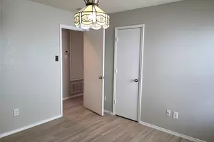 729 Santa Rosa Dr, Fort Worth, TX 76052 - Photo 5