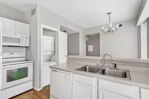 2002 N Fitzhugh Ave, Dallas, TX 75204 - Photo 5