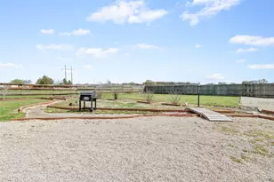 310 Glenwood St, Gainesville, TX 76240 - Photo 21