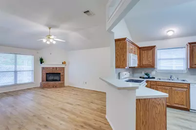 10837 Braemoor Drive, Fort Worth, TX 76052 - Photo 11