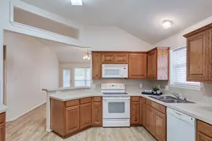 10837 Braemoor Dr, Fort Worth, TX 76052 - Photo 7