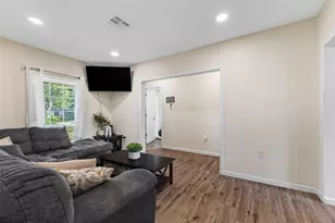 1126 W 7th St, McGregor, TX 76657 - Photo 9