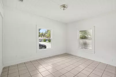 302 S Wood Street, Cleburne, TX 76033 - Photo 5