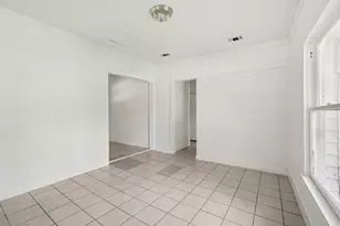 302 S Wood St, Cleburne, TX 76033 - Photo 17