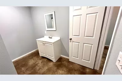 905 W 7th Street, Bonham, TX 75418 - Photo 11