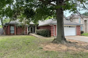6109 Kingswood Dr, Arlington, TX 76001 - Photo 1
