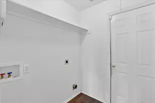 8417 Romanway Dr, Dallas, TX 75249 - Photo 31