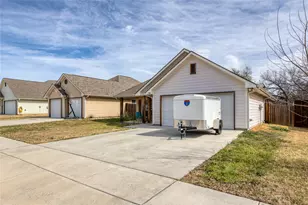 208 Lovers Path Dr, Springtown, TX 76082 - Photo 27