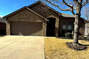 268 Spring Hollow Dr, Saginaw, TX 76131 - Photo 1