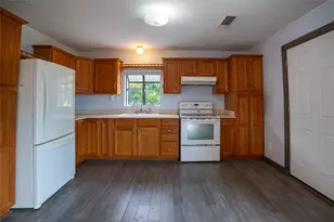 909 Fox Ln, Azle, TX 76020 - Photo 5