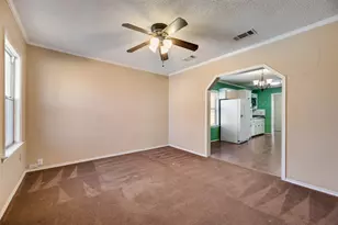 928 W Willow St, Sanger, TX 76266 - Photo 3