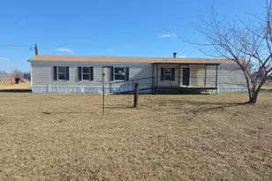 375 Pilgrim Ln, Mineral Wells, TX 76067 - Photo 1