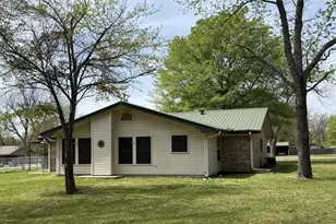 212 College St, Roxton, TX 75477 - Photo 23